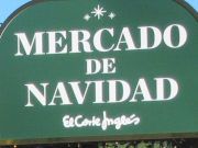 Weihnachtsmarkt El Corte Inglés 2025, Madrid, Spanien, Eingang zum Weihnachtsmarkt, Calle Raimundo Fernández Villaverde 65, 28003 Madrid