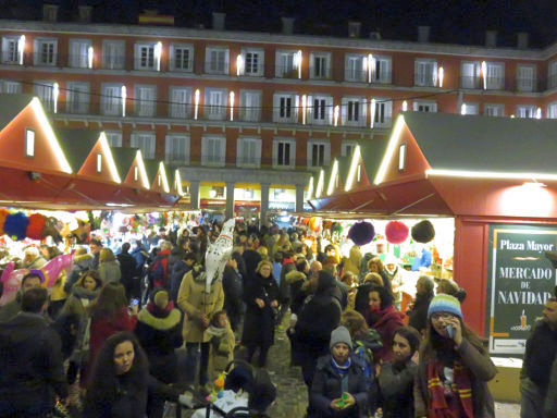 Plaza Mayor Mercado de Navidad, Madrid, Spanien, Verkaufsstände