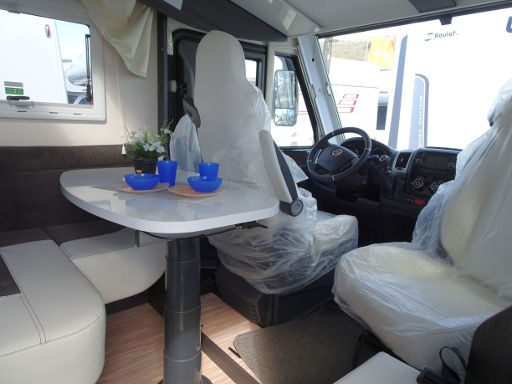 Feria del Caravaning de Madrid, 2019, Madrid, Spanien, benimar Aristeo 663 Fahrer und Beifahrer Sitze