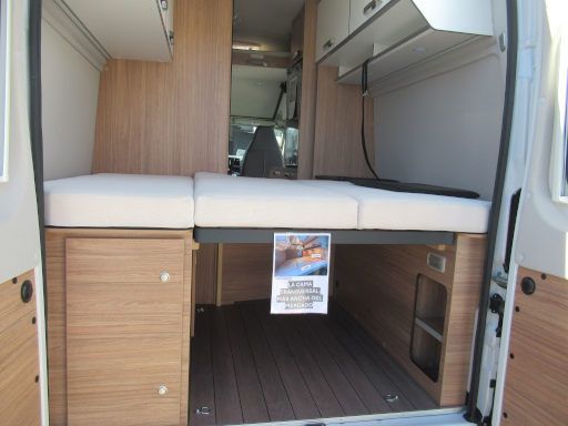 Feria del Caravaning de Madrid, 2025, Madrid, Spanien, Weinsberg by Knaus 3 teilige Matratze 1,94 m × 1,51 m