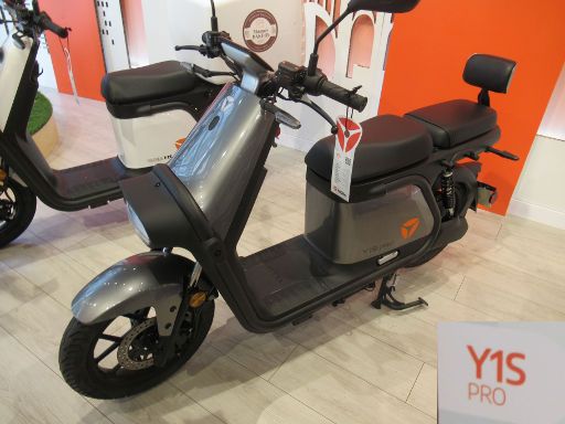 Yadea Elektro Zweiräder, Madrid, Spanien, Y1S Pro, L3e Motorrad