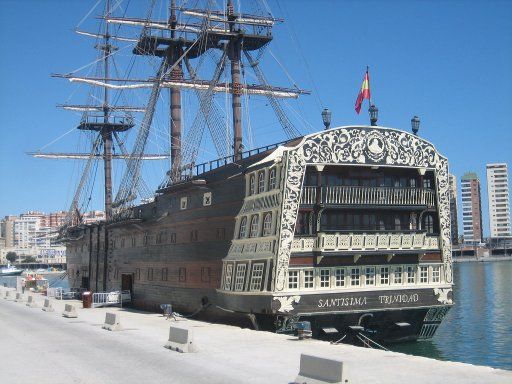 Málaga, Spanien, Santisima Trinidad Nachbau im Hafen