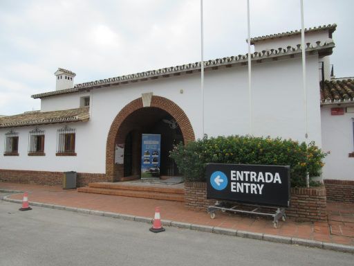Museo Aeron&aacute;utico de M&aacute;laga, M&aacute;laga, Spanien, Eingang zum Museum vom kostenlosen Parkplatz