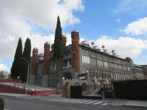 Kathedrale Justo Gallego Martínez, Mejorada del Campo, Spanien, Außenansicht von der Calle de Santa Rosa im Februar 2023