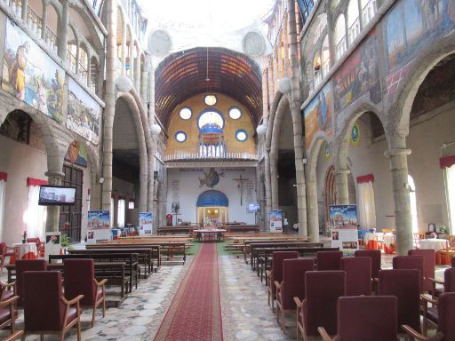 Kathedrale Justo Gallego Martínez, Mejorada del Campo, Spanien, Kirchenschiff im Februar 2023