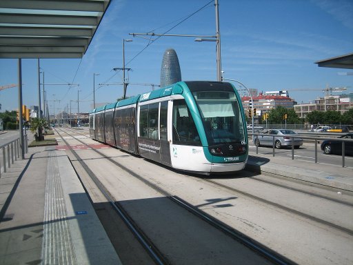 Nahverkehr, U–Bahn, Straßenbahn, S–Bahn, Bus, Fahrräder, Barcelona, Spanien, Straßenbahn Linie 4