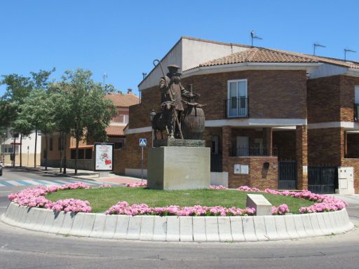 Navalcarnero, Spanien, Statue Vicente Ruiz Medrano auf dem Kreisverkehr