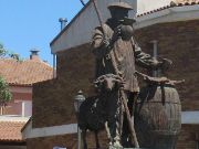 Navalcarnero, Spanien, Statue Vicente Ruiz Medrano auf dem Kreisverkehr