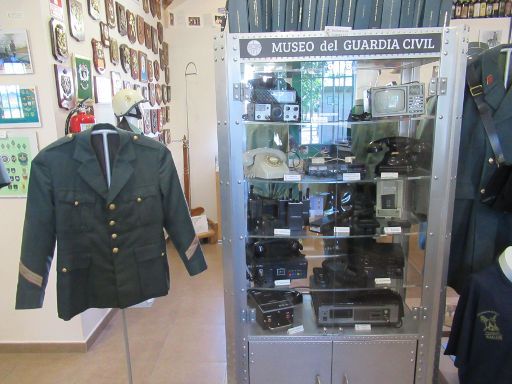 Museo del Guardia Civil, Navas del Rey, Spanien, Funkgeräte und Telefone