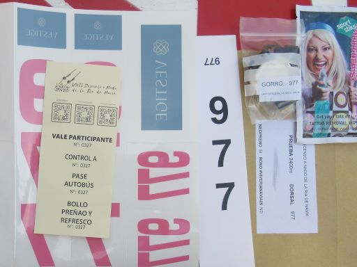 LXVII Decenso a nado Ría Navia, 2025 Schwimmwettbewerb, Navia, Spanien, Starterpaket mit selbstklebenden Nummern, Bus Fahrkarte, Essen Gutschein, Chip Zeitmessung und Wischtuch zum Entfernen der Nummern