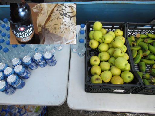 LXVIII Decenso a nado R&iacute;a Navia, 2026 Schwimmwettbewerb, Navia, Spanien, Schwimmwettbewerb, Navia, Spanien, aquaBona® Wasser, Aquarius®, &Auml;pfel, Bananen, Estrella Galicia 0,0 % und Br&ouml;tchen mit W&uuml;rstchen