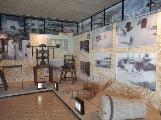 Museo del Taulell Manolo Safont, Onda, Spanien, Mahlstein und einfache Geräte