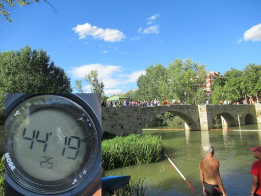 XVIII Travesía a nado Río Carrión 2025, Schwimmwettbewerb, Palencia, Spanien, Ziel 1100 m an der Brücke „Puentecillas“