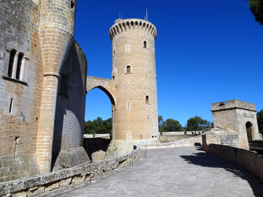 Castell de Bellver, Palma de Mallorca, Mallorca, Spanien, Turm außerhalb der Burg