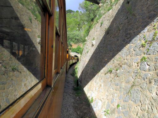 Ferrocarril de Sóller, Palma de Mallorca, Mallorca, Spanien, Tunneleinfahrt in der Sierra de Alfabia