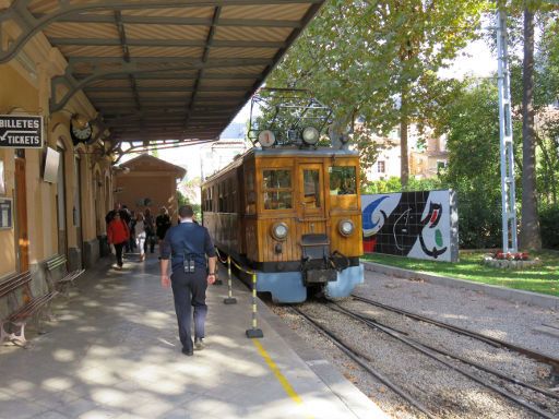 Ferrocarril de Sóller, Palma de Mallorca, Mallorca, Spanien, Elektrolokomotive von Maquinista Terrestre y Maritima M.T.M. im Bahnhof Sóller