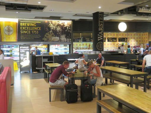 Flughafen Palma de Mallorca, PMI, Spanien, Warsteiner Restaurant im Wartebereich