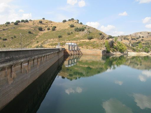 Stausee von Pálmaces, Pálmaces de Jadraque, Spanien, Stauwerk