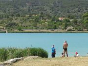 Stausee Entrepeñas, Pareja, Spanien, See von Pareja Badestelle und Wiese