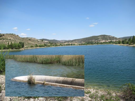 Stausee Entrepeñas, Pareja, Spanien, Badesee Wasserstand am 11.05.2023 und Überlauf