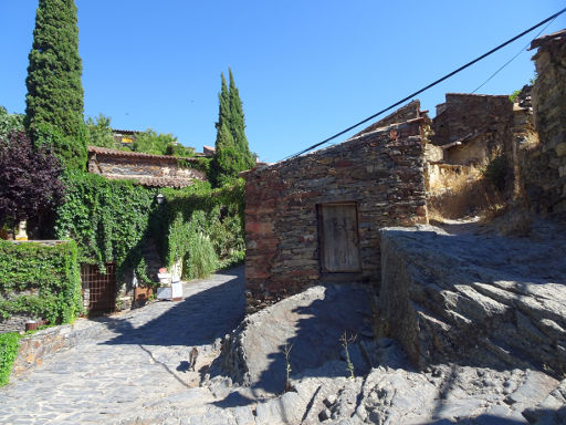 Patones de Arriba, Spanien, Gasse mit verlassenen Haus