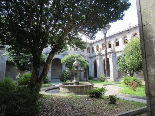 Monasterio de Poio, Poio, Spanien, Kloster Innenhof mit Brunnen
