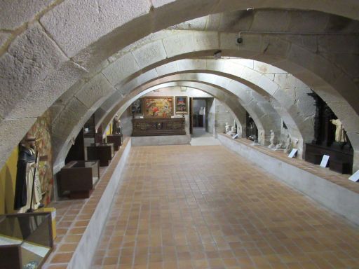 Monasterio de Poio, Poio, Spanien, Gew&ouml;lbe Ausstellungsraum