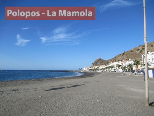 I. Traves&iacute;a a nado, Polopos - La Mamola, 2026, Polopos, Spanien, Schwimmwettbewerb, steiniger Strand und Promenade