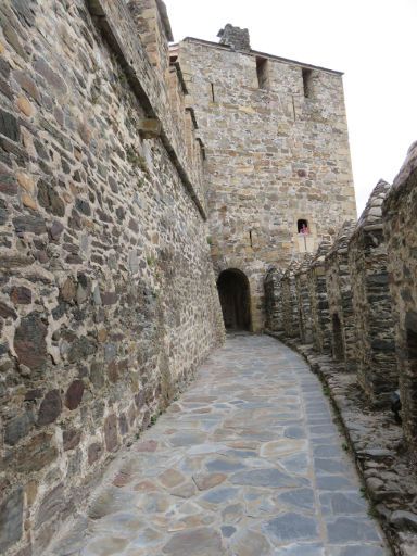 Burg von Ponferrada, Spanien, Burgmauer an der Seite Gil y Carrasco