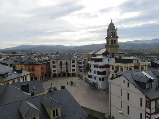 Burg von Ponferrada, Spanien, Ausblick auf die Basilica de la Encina