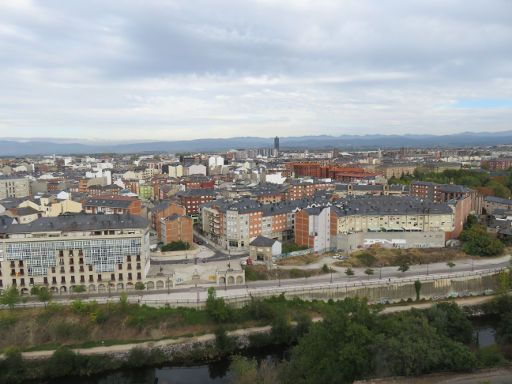 Burg von Ponferrada, Spanien, Ausblick auf den Fluss und die Stadt