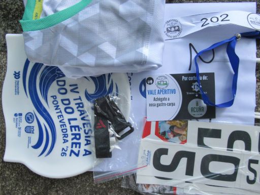 IV Traves&iacute;a a nado R&iacute;o L&eacute;rez 2026, Schwimmwettbewerb, Pontevedra, Spanien, Starterpaket mit Badekappe, Chip Zeitmessung, Gutschein Essen, Anh&auml;nger f&uuml;r Wertsachenaufbewahrung, Aufkleber Starternummer und T-Shirt