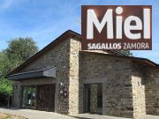 Centro de Interpretación de la Miel, Sagallos, Zamora, Spanien, Außenansicht Calle Carretera 10B, 49594 Sagallos (Manzanal de Arriba)