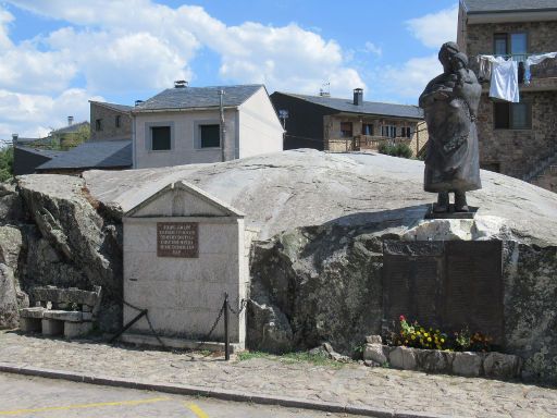 Puebla de Sanabria, Spanien, Gedenkstelle Opfer Staudammbruch in Ribadelago Viejo