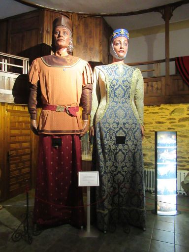 Museo de Gigantes y Cabezudos, Puebla de Sanabria, Spanien, Grafen von Benavente Rodrigo Alonso de Pimentel und María de Pacheco