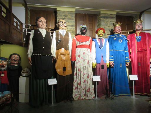 Museo de Gigantes y Cabezudos, Puebla de Sanabria, Spanien, Schuster in der Gruppe