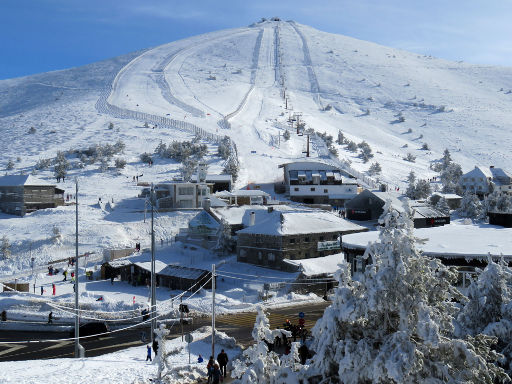 Skigebiet, Puerto de Navacerrada, Zona alta, Spanien, Blick von der Zona baja auf die Zona alta