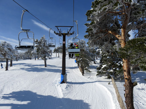 Skigebiet, Puerto de Navacerrada, Zona baja, Spanien, Telégrafo II Sessellift und Piste