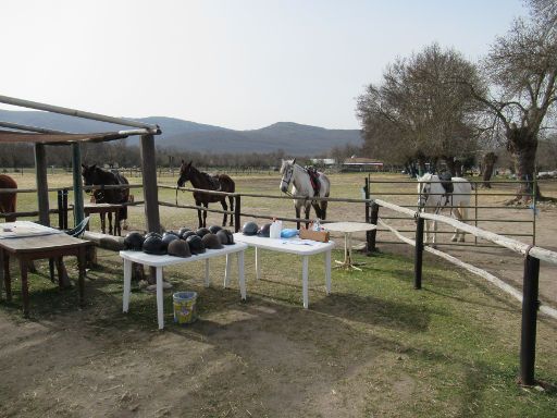 Caballos del Valle, Pferd Ausritt, Oteruelo del Valle, Spanien, Anmeldung, Helm, Schutznetz und Barzahlung