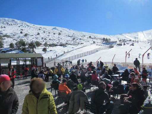 Skigebiet, Valdesquí, Spanien, Après-Ski, Terrasse mit Blick auf die Piste