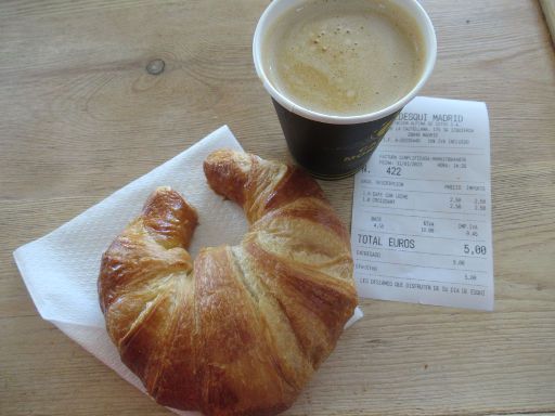 Skigebiet, Valdesquí, Après-Ski, Spanien, Café con leche und Butter Croissant