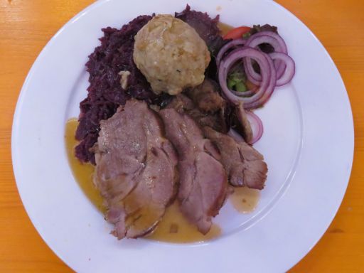 Mega Park, Oktoberfest 2016, S’Arenal, Mallorca, Spanien, Schweinebraten mit Knödel und Blaukraut für 12,70 €