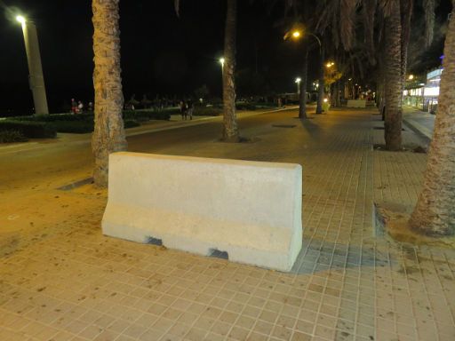 Sicherheit, S’Arenal, Mallorca, Spanien, Betonsperren gegen islamistischen Terror im Jahr 2017