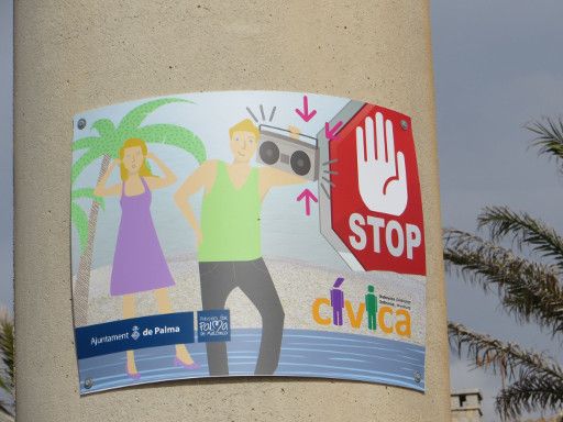 Strand Verbote und Regeln, S’Arenal, Mallorca, Spanien, Laute Musik aus tragbaren Geräten