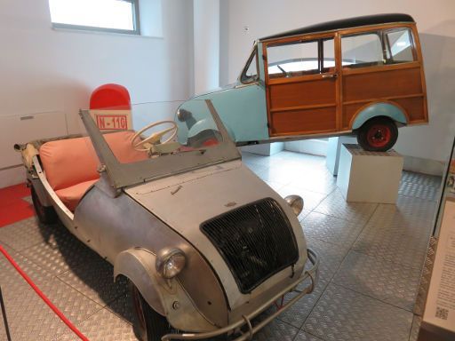 Salamanca, MHAS Museo de Historia de la Automoción de Salamanca, Spanien, Biscuter Voisin 200 als PKW und Lieferwagen