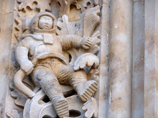 Stadtrundgang, Salamanca, Spanien, Astronaut an der neuen Kathedrale