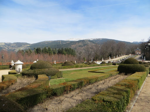 Palacio Real de La Granja de San Ildefonso, San Ildefonso, Spanien, zentraler Weg vom Garten