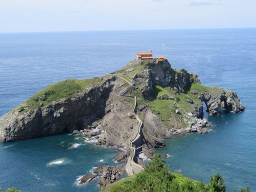 San Juan de Gaztelugatxe, Spanien, Blick auf die Insel vom Aussichtspunkt