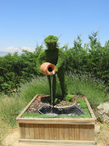 El Bosque Encantado, San Martín de Valdeiglesias, Spanien, Brunnen, Mann mit Vase