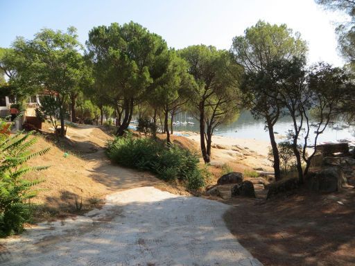 Stausee San Juan, San Martín de Valdeiglesias, Spanien, Uferbereich Staudamm San Juan